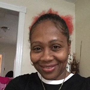 Meet your Posher, Leona